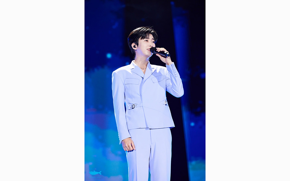 「5年間感動を与えた伝説のステージ…イム・ヨンウン『忘れられた季節』1,900万再生突破」