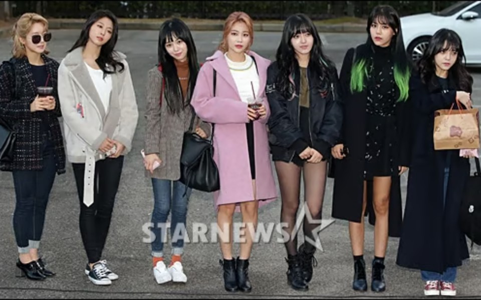 AOAの「ミニスカート」がチャート逆走☆彡