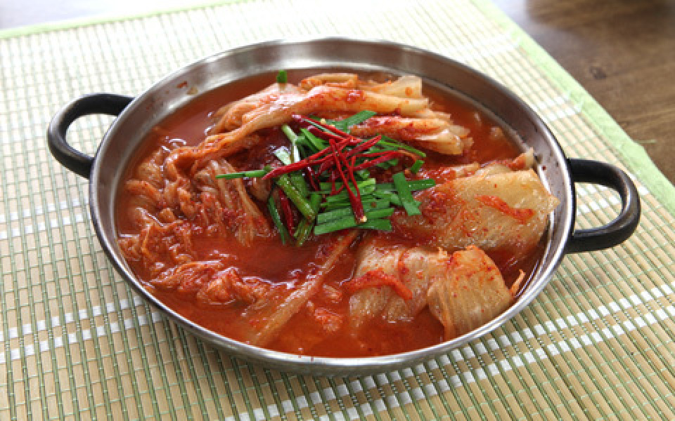 お家で簡単♪韓国料理！今回は「キムチチゲ」