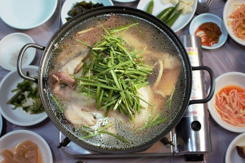みんながみんなのスプーンで鍋をつつく韓国文化、コロナ禍でどう変化した？