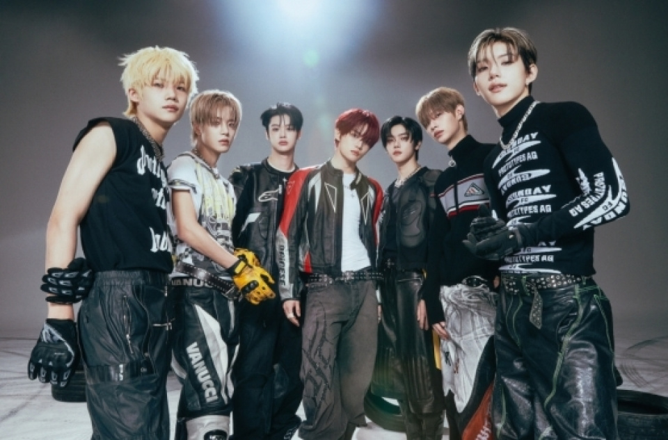 CLOSE YOUR EYES 3rdミニアルバム『blackout』ショーケース