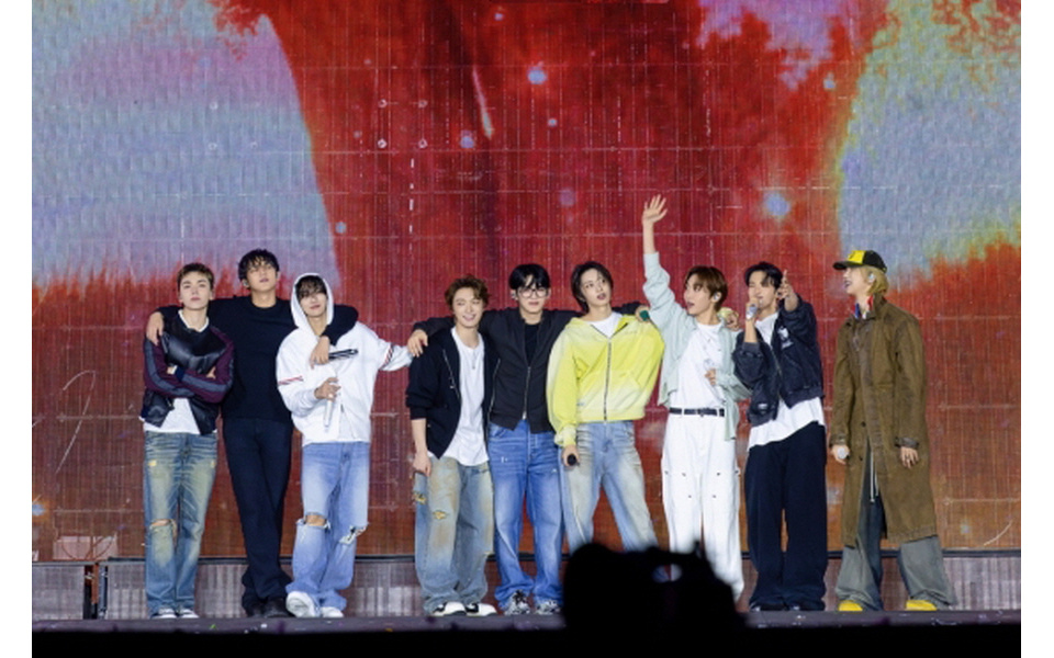 SEVENTEEN、13人全員再契約発表