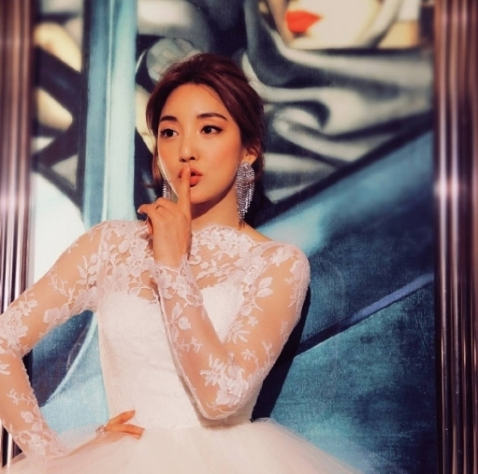 BADA、新婦姿のショットを公開