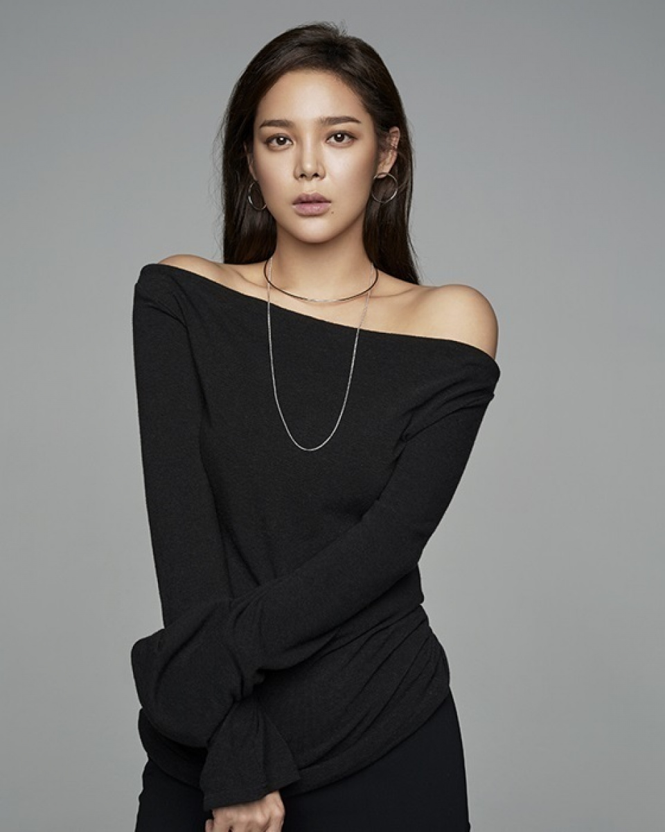 パク・シヨン、宝石のように輝く美貌