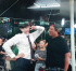 イ・ジョンソク、ペ・スジのカメラの前で“ぶりっこ”