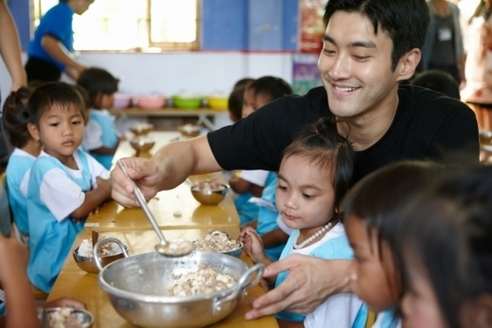 チェ・シウォン、音楽でベトナムの子供達に“希望”を