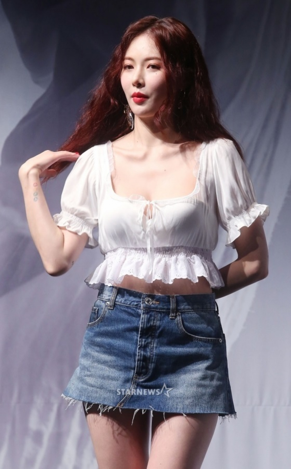 歌手ヒョナ、「ポストイ・ヒョリ？率直な姿を見習いたい」