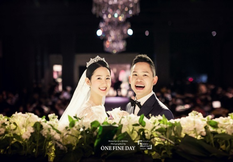 芸人キム・ヒョンイン、美人の新婦との結婚写真を公開