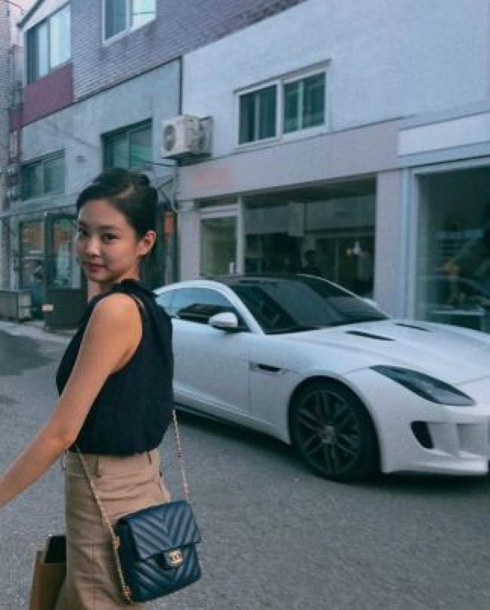 BLACKPINKジェニー、グラビアのような日常写真を公開