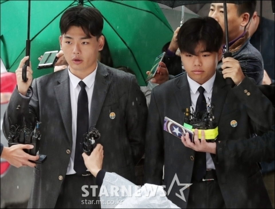 イ・ソクチョル、告訴人として出頭「調査ですべて明らかにする」