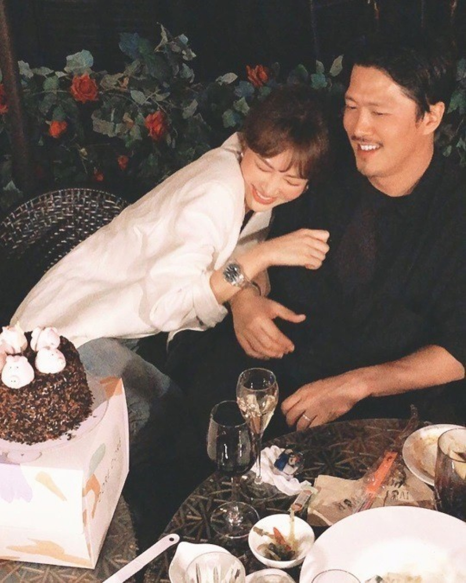  ヤン・ミラ、甘い誕生日パーティーを公開