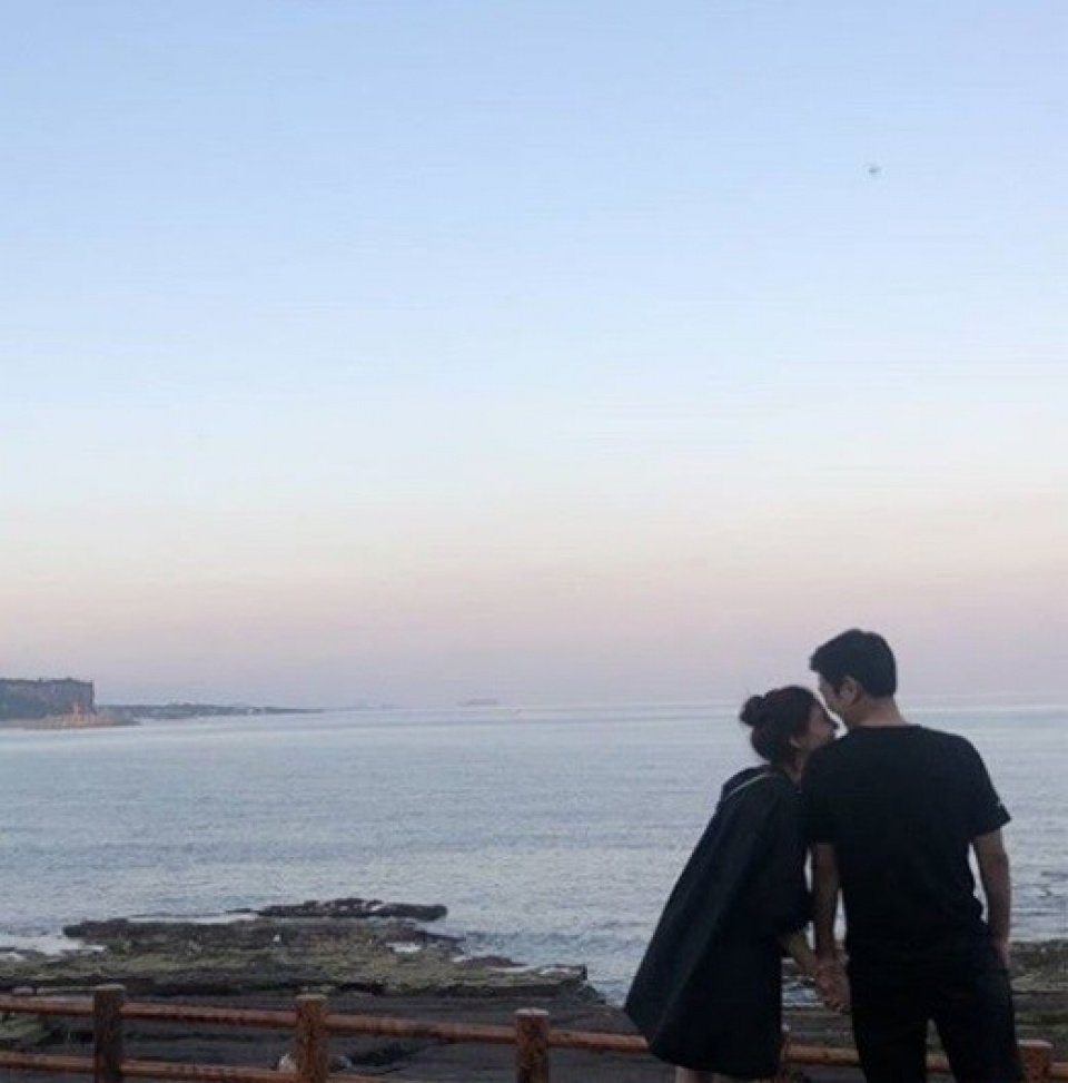 チャ・イェリョン＆チュ・サンウク、手をギュッとつないで共に「美しい済州」