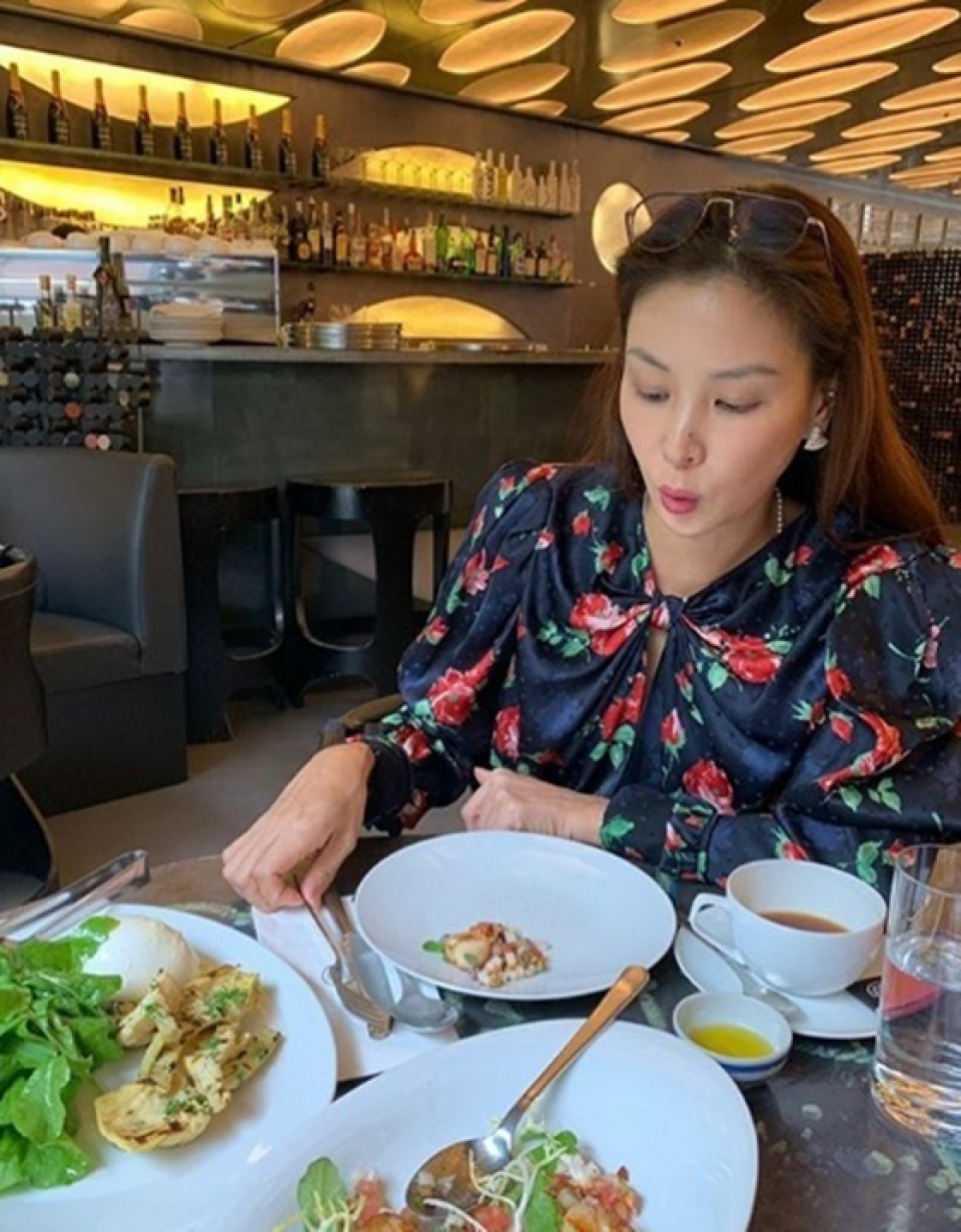 コ・ソヨン、食事中の優雅な写真に反響