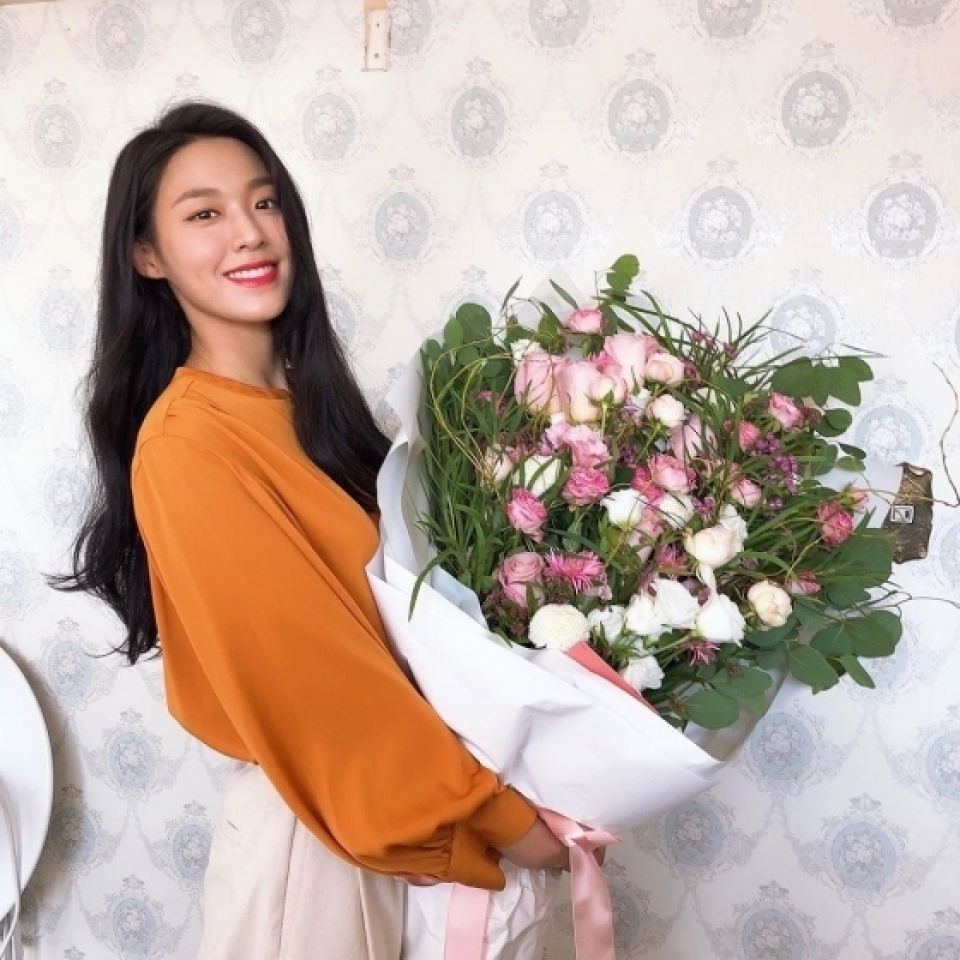 キム・ソリョン、大きな花束に負けない美貌披露