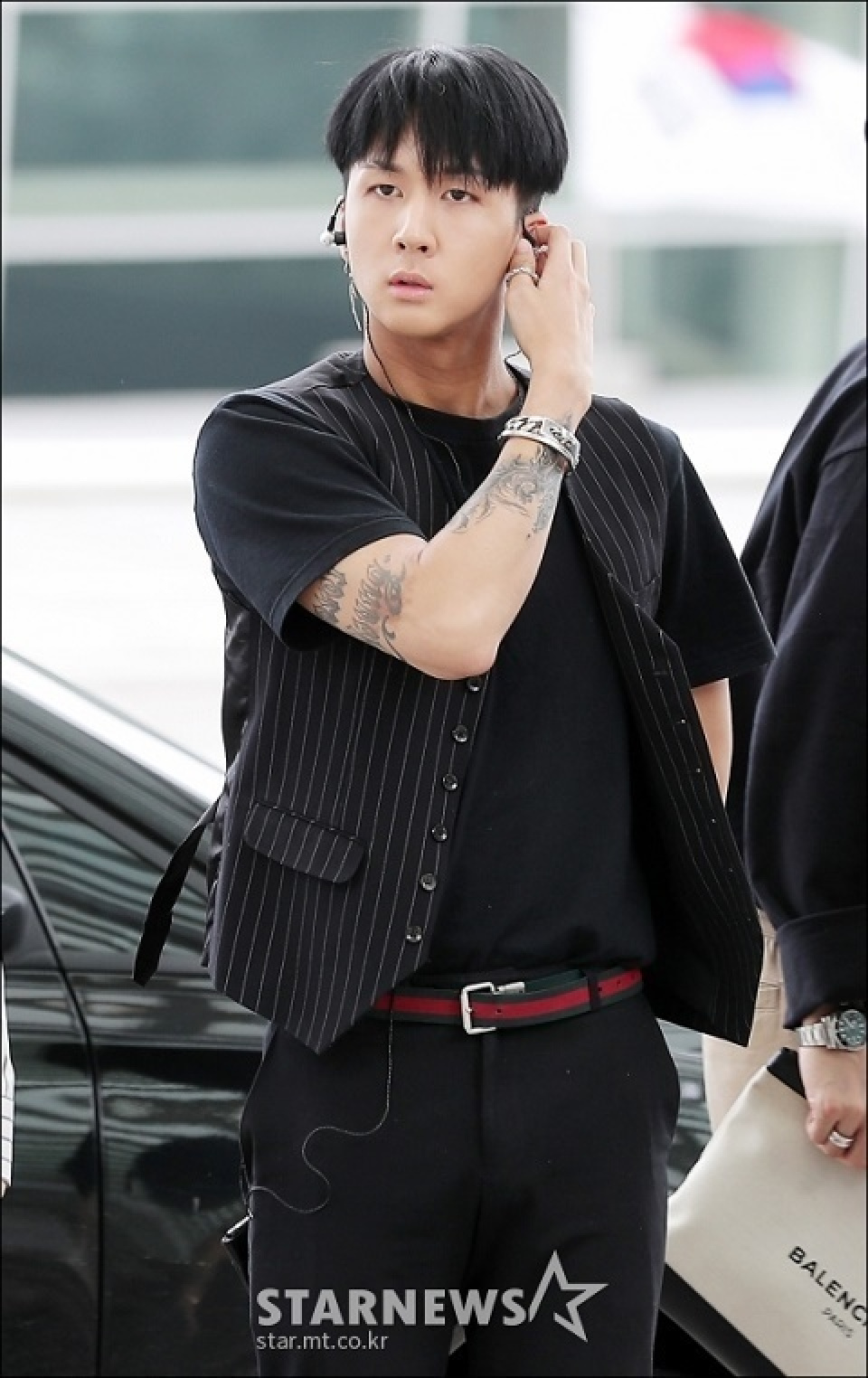 VIXX RAVI、ホンビンの卑下発言を謝罪「誰かの努力を簡単に非難してはいけない」