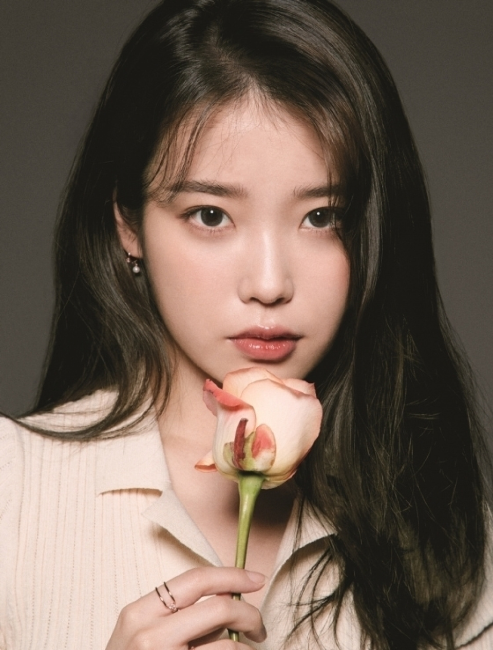  IU、5月6日電撃カムバック… SUGAとコラボ