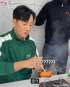 パク・ヘス、『イカゲーム』で話題！カルメ焼き作りを披露