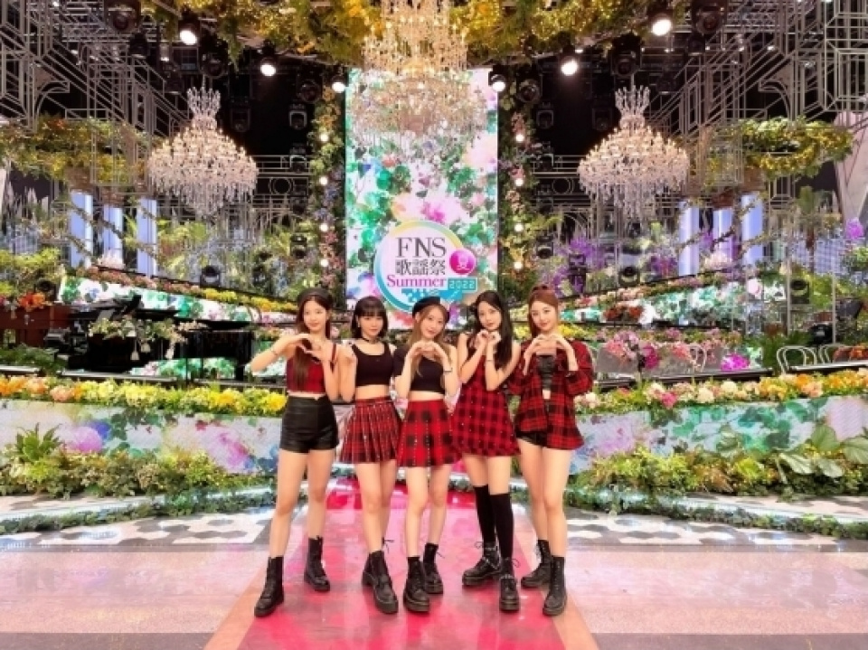 LE SSERAFIM、『FNS歌謡祭』で堂々としたパフォーマンス披露