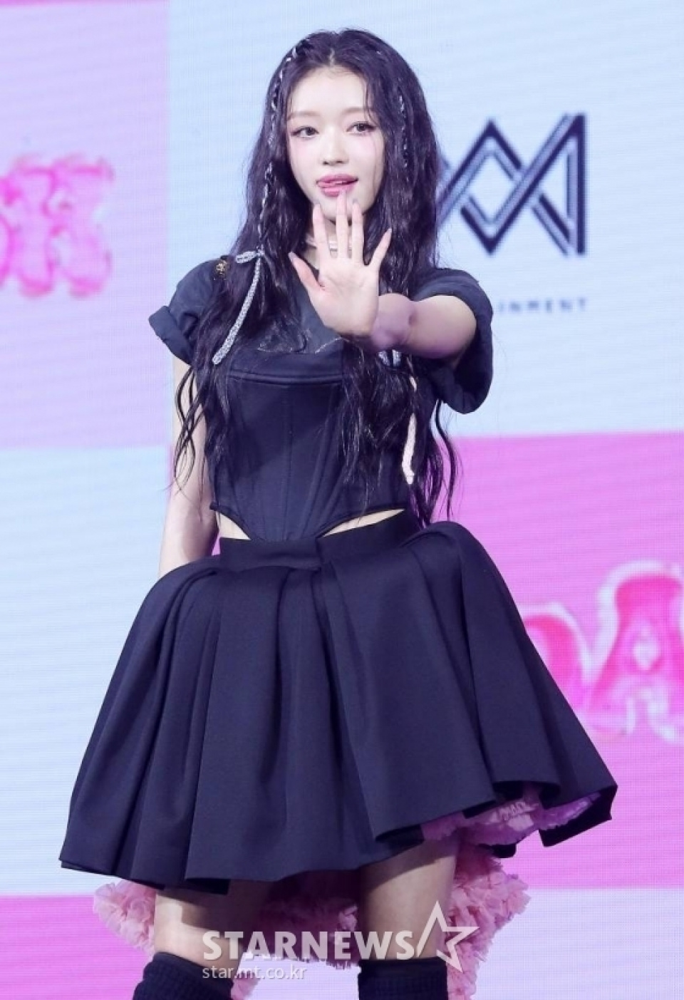  YOOA、『SELFISH』発売記念ショーケース開催…「2年ぶりのソロカムバックに感謝」