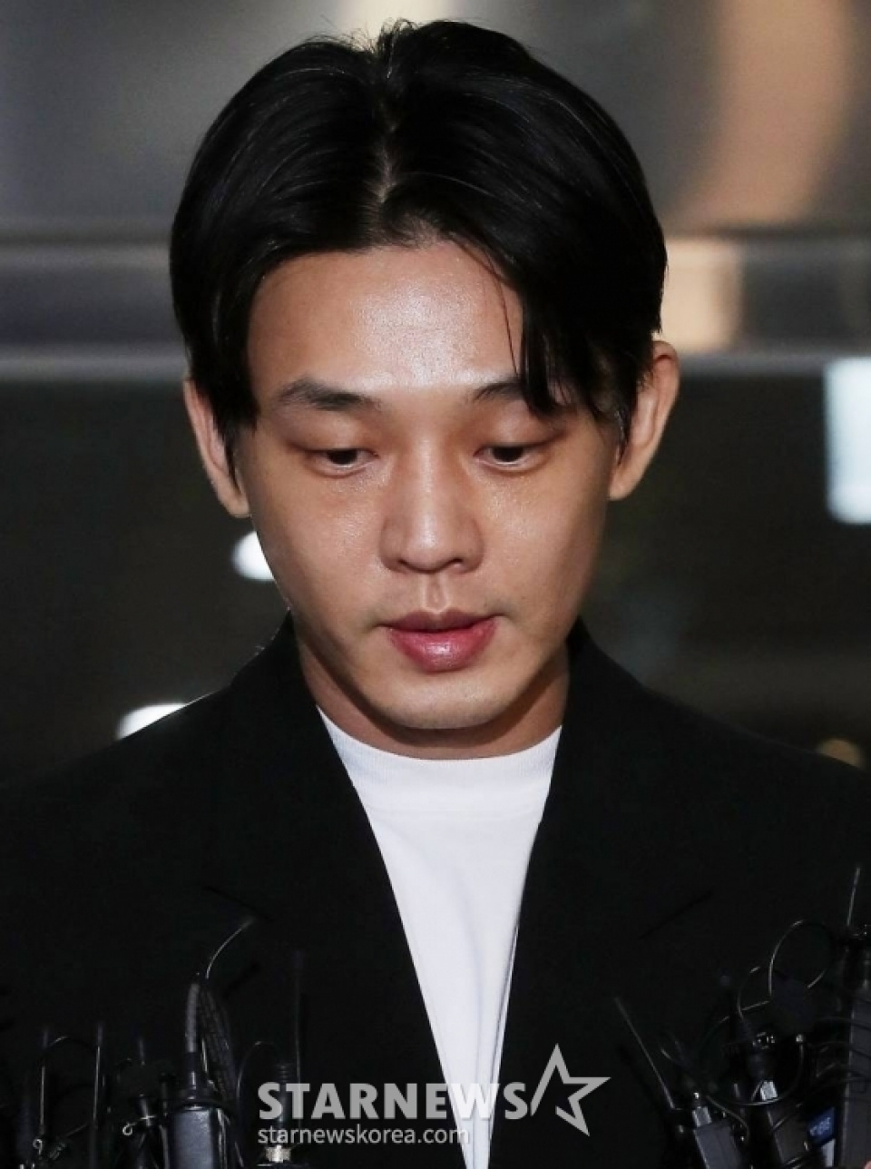 ユ・アイン、警察の調査を終えて謝罪「深く反省」