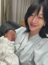 チェ・ソラ、結婚7年で母に…娘との写真を公開