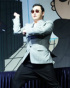 PSY、上半身裸で馬ダンス…ビルボード公約守った