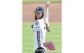 プロ野球斗山ベアーズのホームゲームで勝利祈願の始球